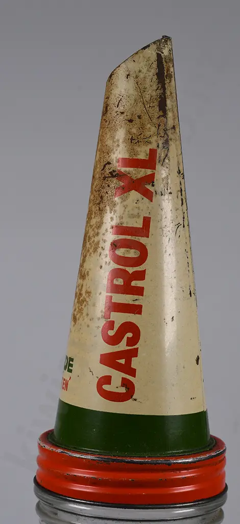 CASTROL OIL QUART BOTTLE WITH POURER Image 1++