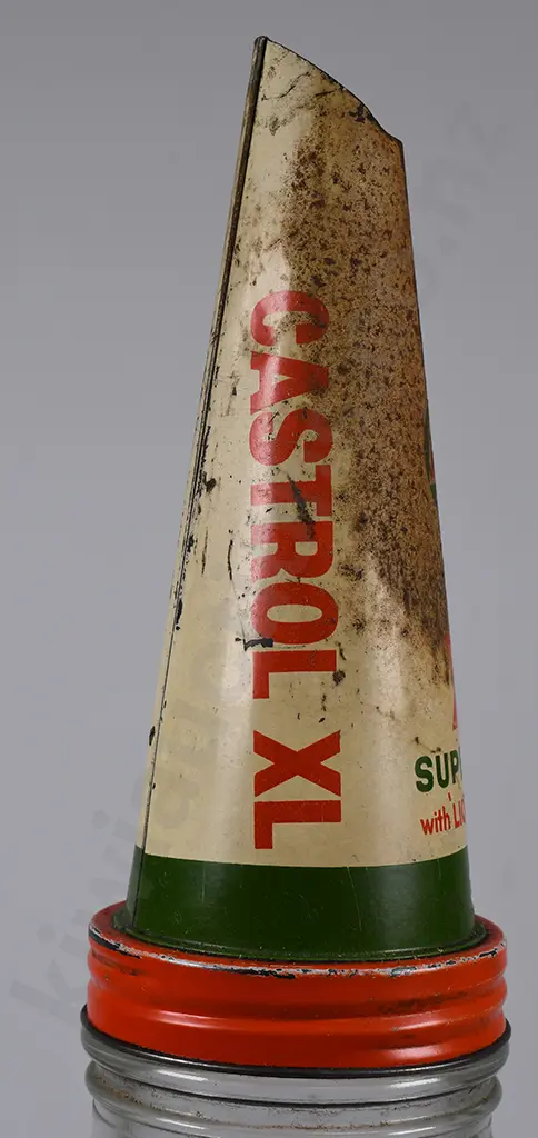 CASTROL OIL QUART BOTTLE WITH POURER Image 1++