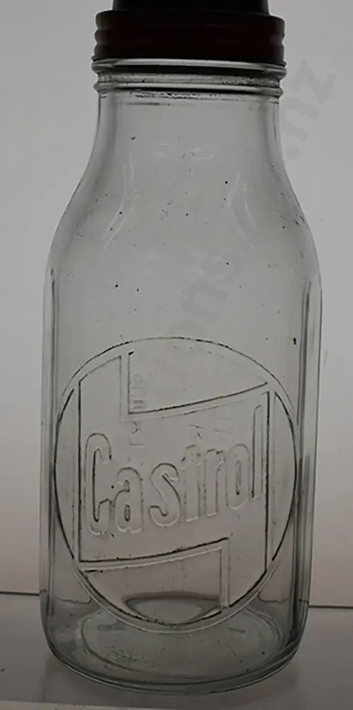 CASTROL OIL QUART BOTTLE WITH POURER Image 1++