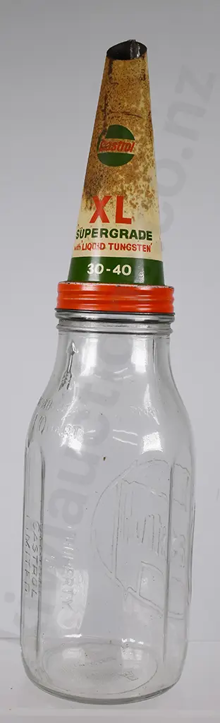 CASTROL OIL QUART BOTTLE WITH POURER Image 1++