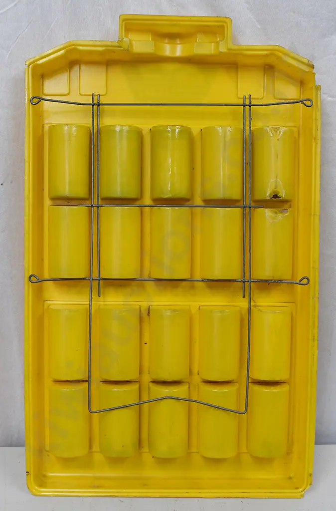 BARS LEAKS STAND WITH SOME PRODUCT Image 1++