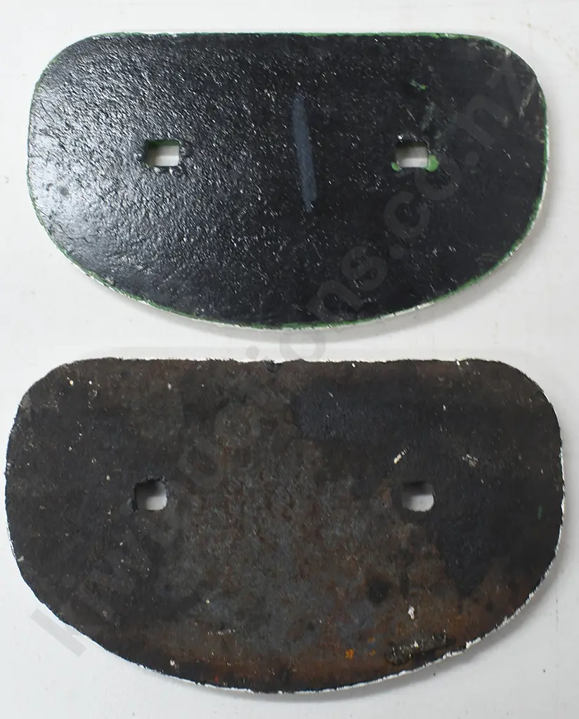 2 CAST METAL PLATES Image 1++