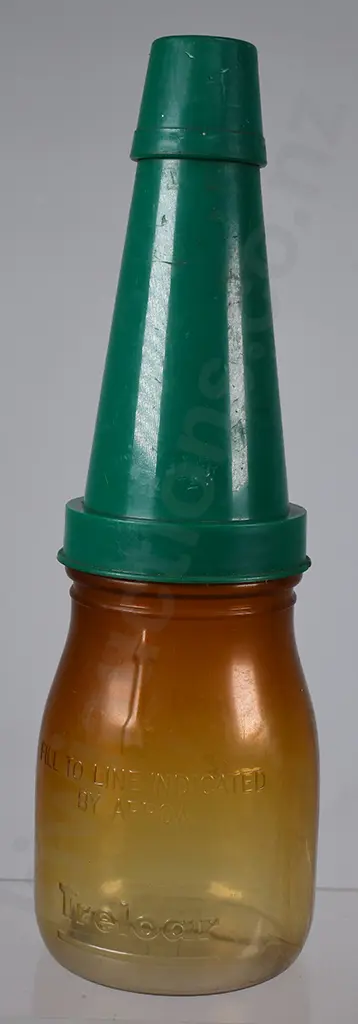 TRELOAR OIL BOTTLE, SHELL OIL POURERS Image 1++