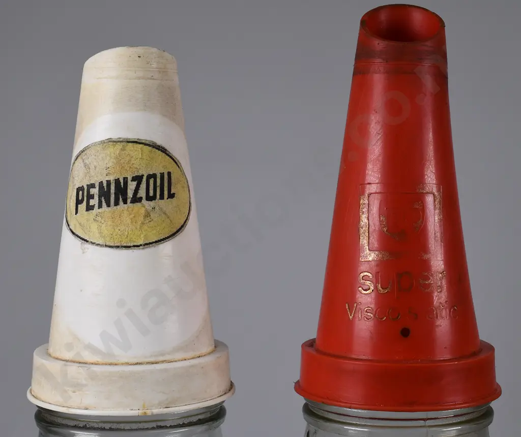 TRELOAR OIL BOTTLE, SHELL OIL POURERS Image 1++