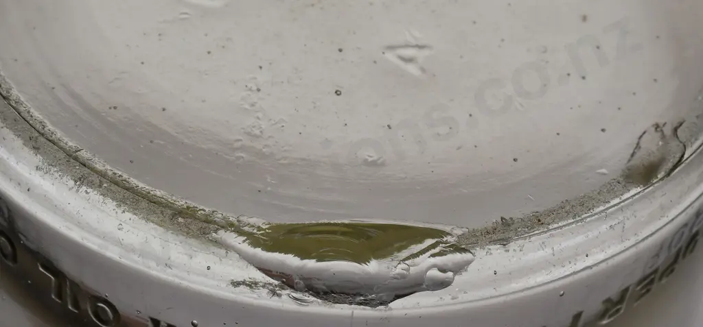 VACUUM OIL & MOBIL QUART OIL BOTTLES Image 1++