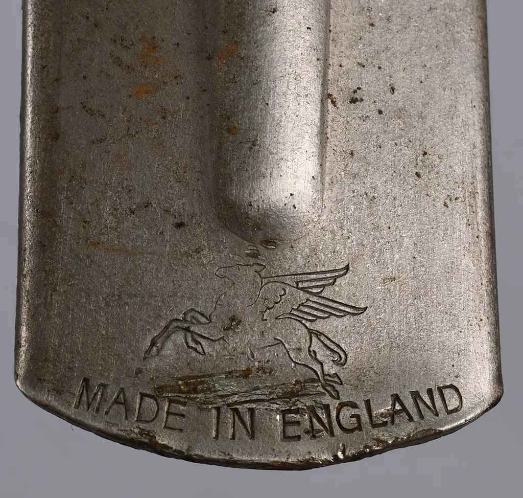 MOTOR OIL CAN OPENER/POURER Image 1++