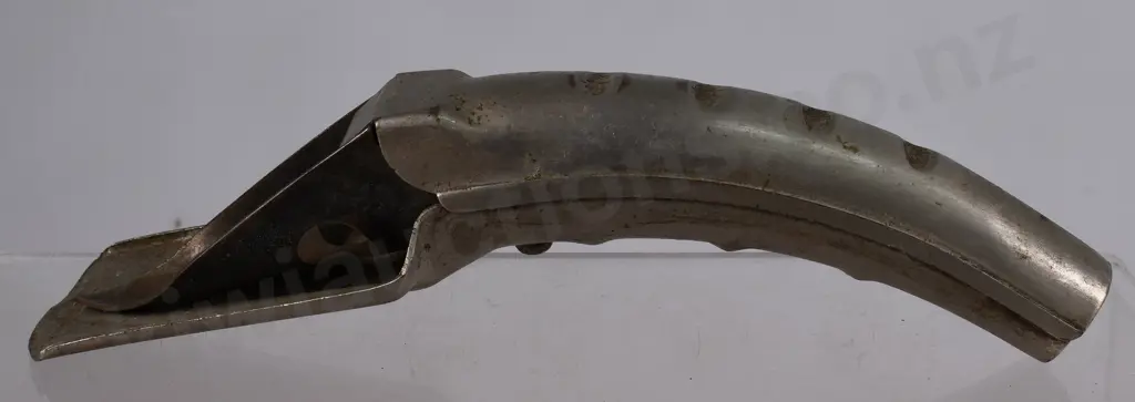 MOTOR OIL CAN OPENER/POURER Image 1++