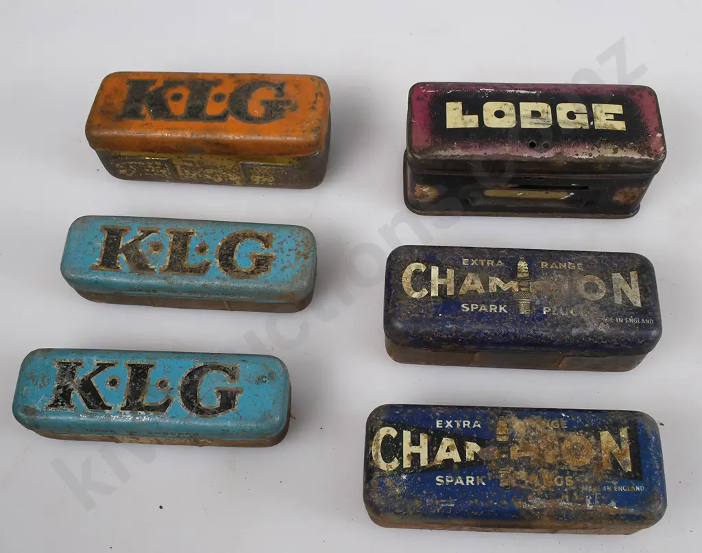 SPARK PLUG & OTHER AUTOMOTIVE COLLECTABLES Image 1++