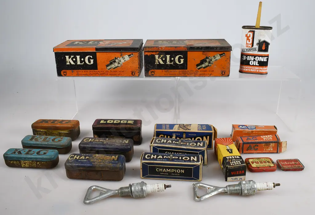 SPARK PLUG & OTHER AUTOMOTIVE COLLECTABLES Image 1++