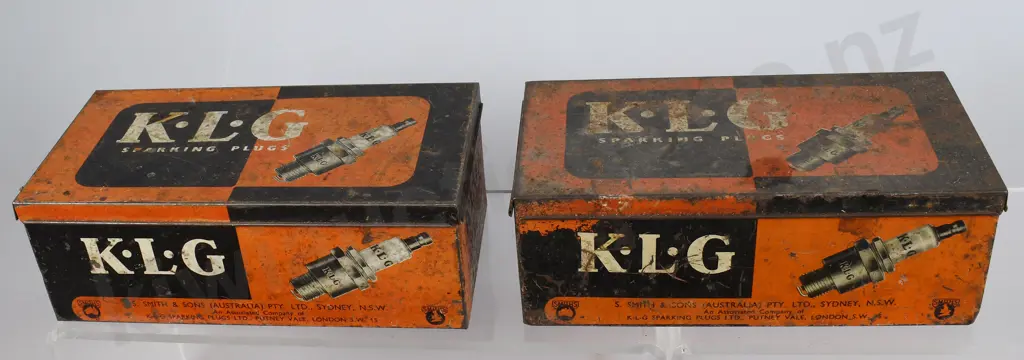 SPARK PLUG & OTHER AUTOMOTIVE COLLECTABLES Image 1++