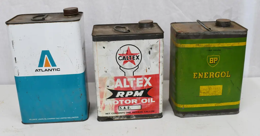 ASSORTED AUTOMOTIVE CONTAINERS Image 1++