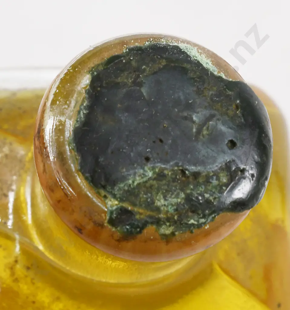 LUBRICATING OIL BOTTLES Image 1++