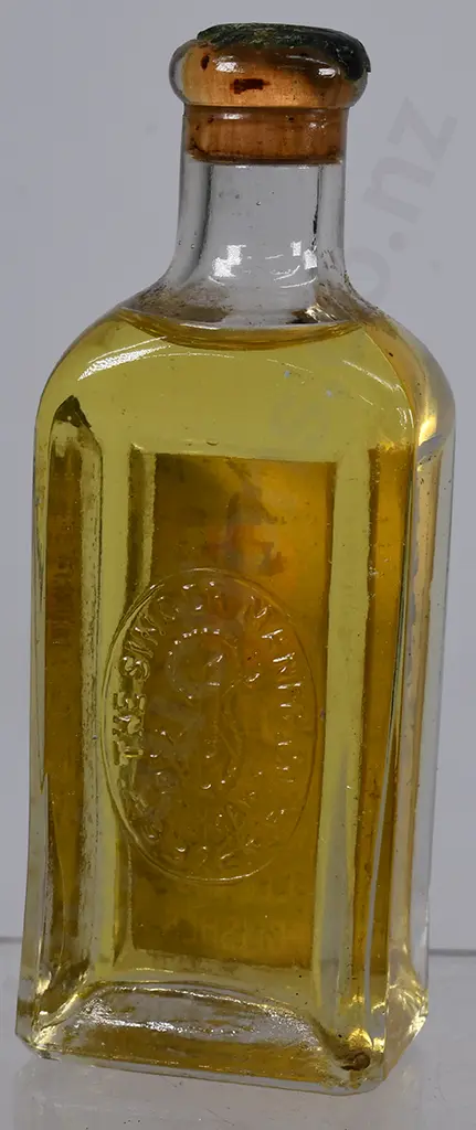 LUBRICATING OIL BOTTLES Image 1++