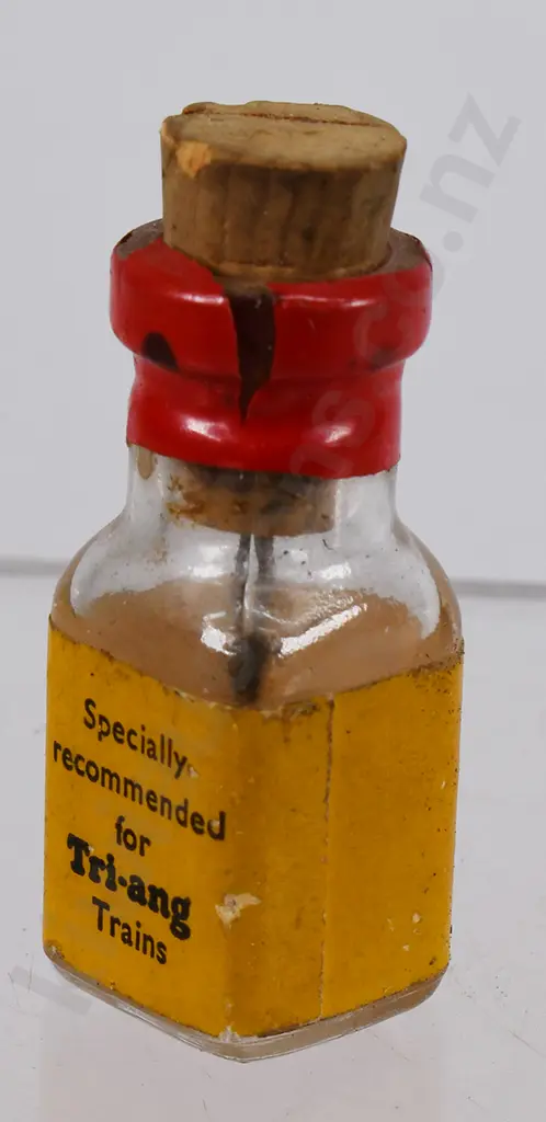 LUBRICATING OIL BOTTLES Image 1++