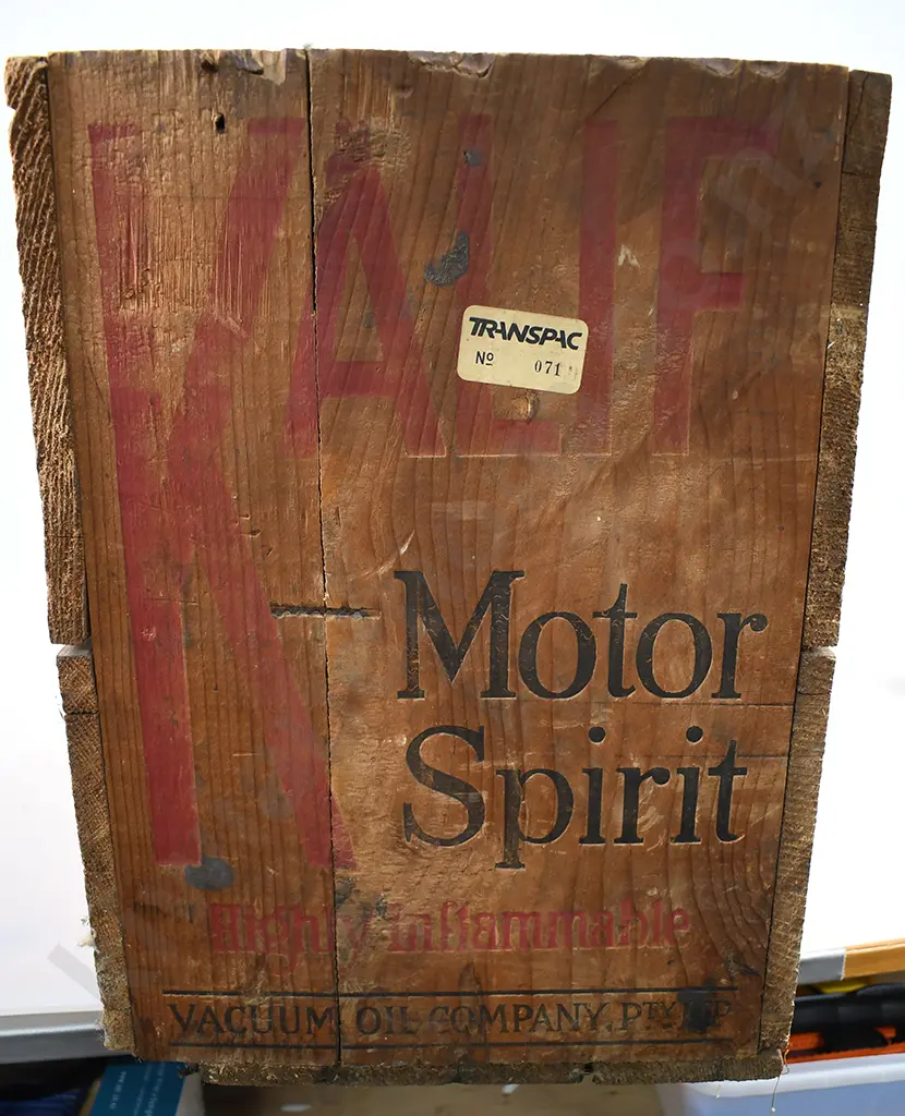 VACUUM OIL CO WOODEN TIMBER BOX Image 1++