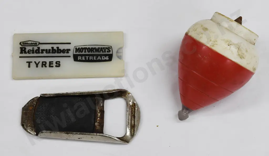 MIXED LOT SMALL AUTOMOTIVE COLLECTABLES Image 1++