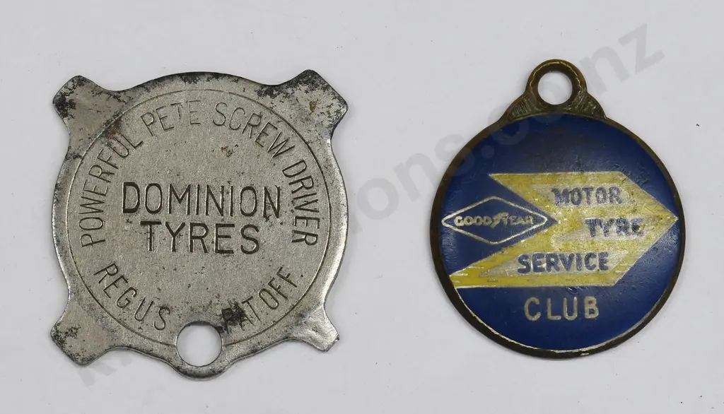 MIXED LOT SMALL AUTOMOTIVE COLLECTABLES Image 1++