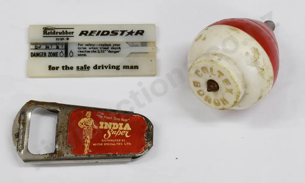 MIXED LOT SMALL AUTOMOTIVE COLLECTABLES Image 1++