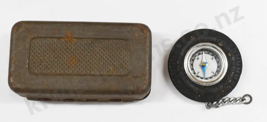 MIXED LOT SMALL AUTOMOTIVE COLLECTABLES Image 1++