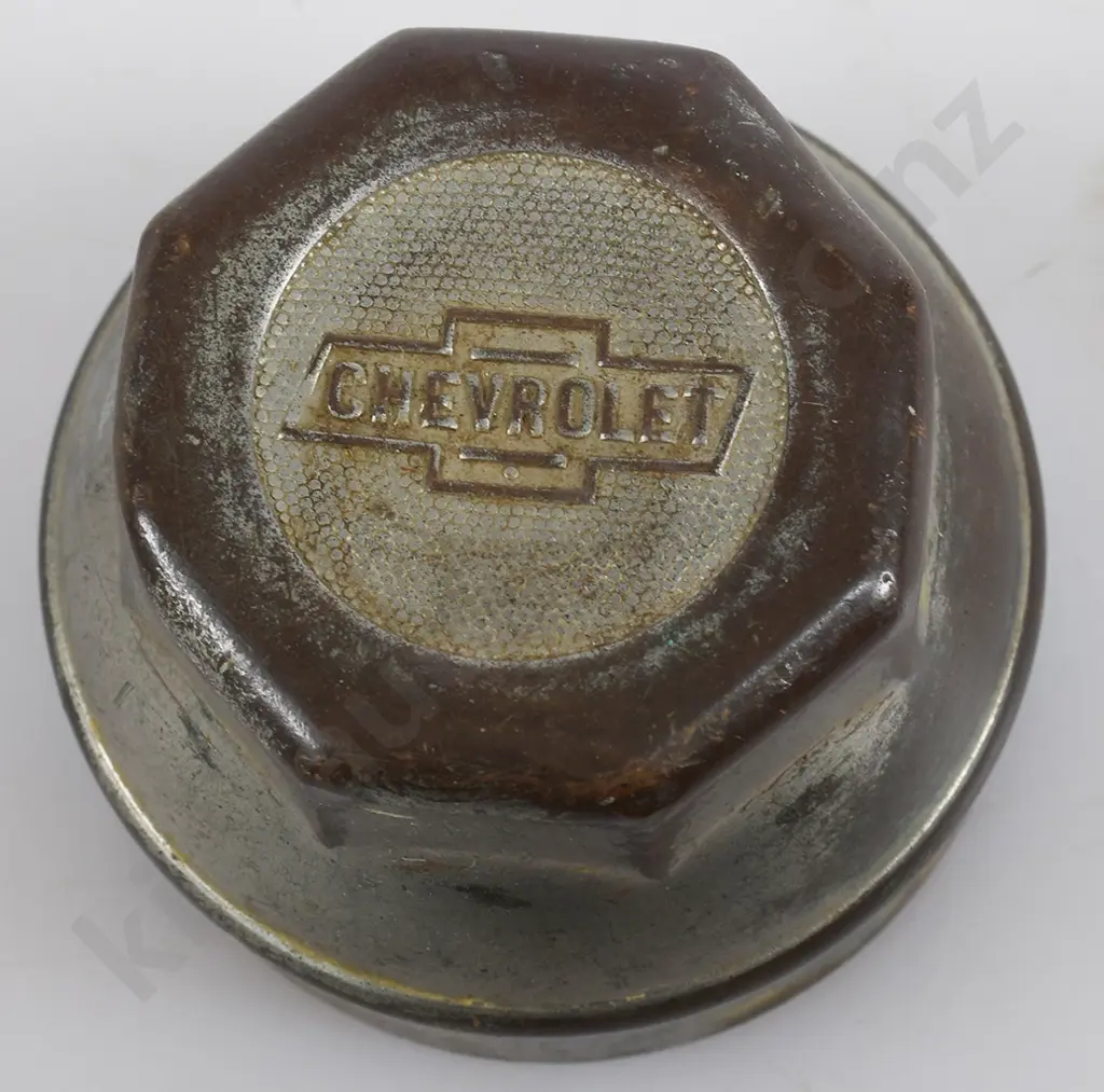 ASSORTED MOTORING HUB AND OTHER CAPS Image 1++