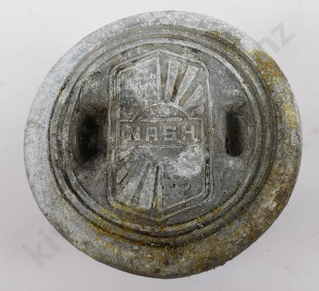 ASSORTED MOTORING HUB AND OTHER CAPS Image 1++