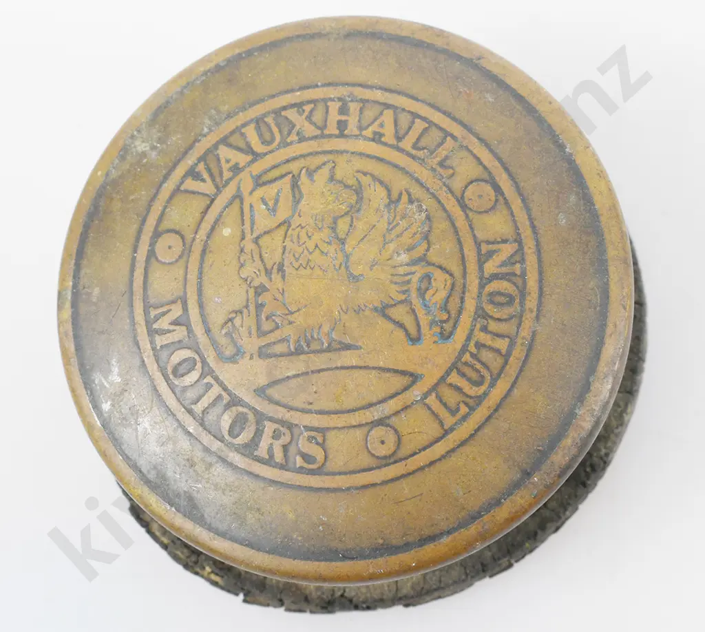 ASSORTED MOTORING HUB AND OTHER CAPS Image 1++