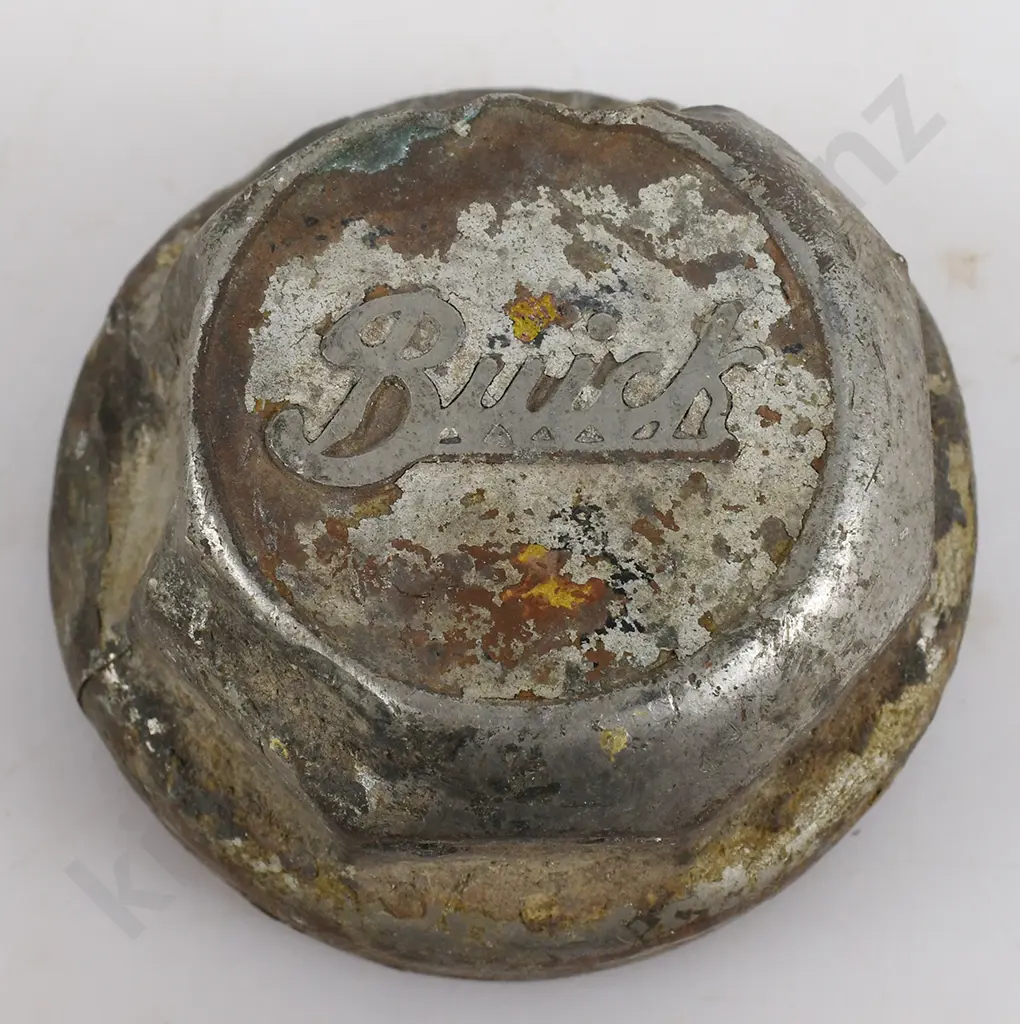 ASSORTED MOTORING HUB AND OTHER CAPS Image 1++