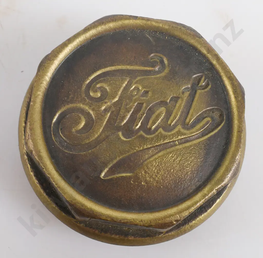 ASSORTED MOTORING HUB AND OTHER CAPS Image 1++