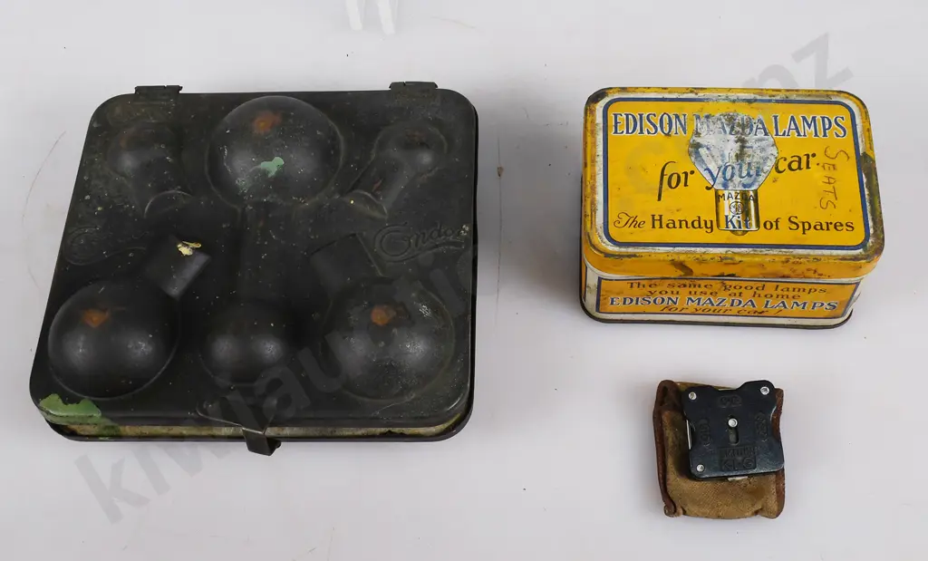 AUTOMOTIVE LIGHT BULB TINS Image 1++