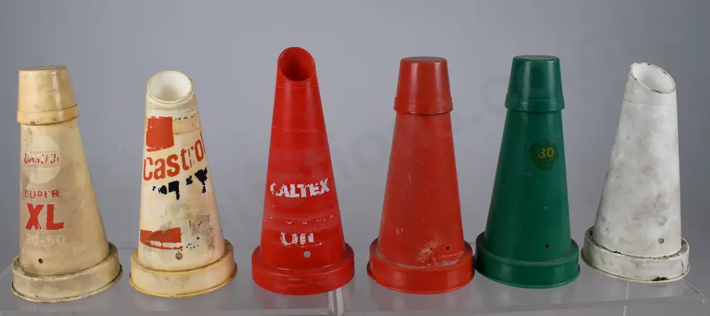 MOTORING OIL BOTTLE POURERS Image 1++