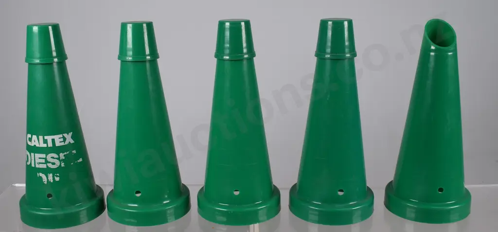 MOTORING OIL BOTTLE POURERS Image 1++