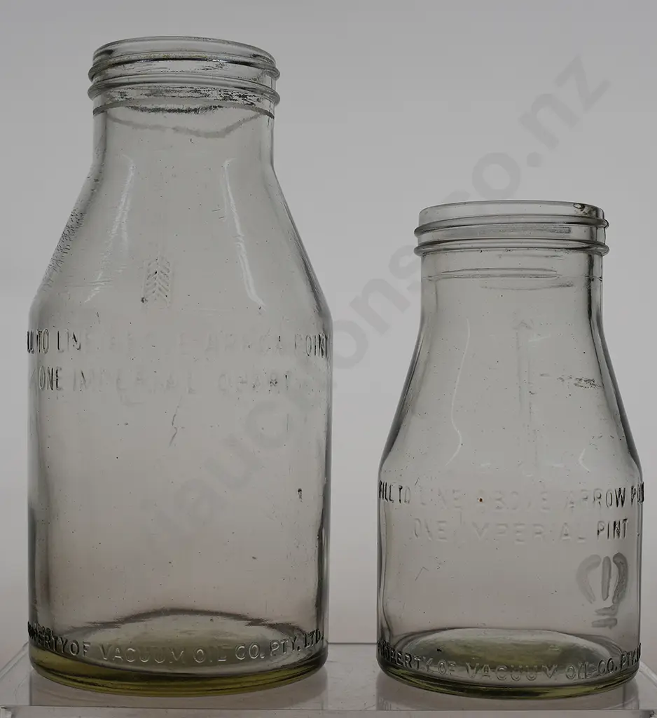 VACUUM OIL QUART & PINT OIL BOTTLES Image 1++