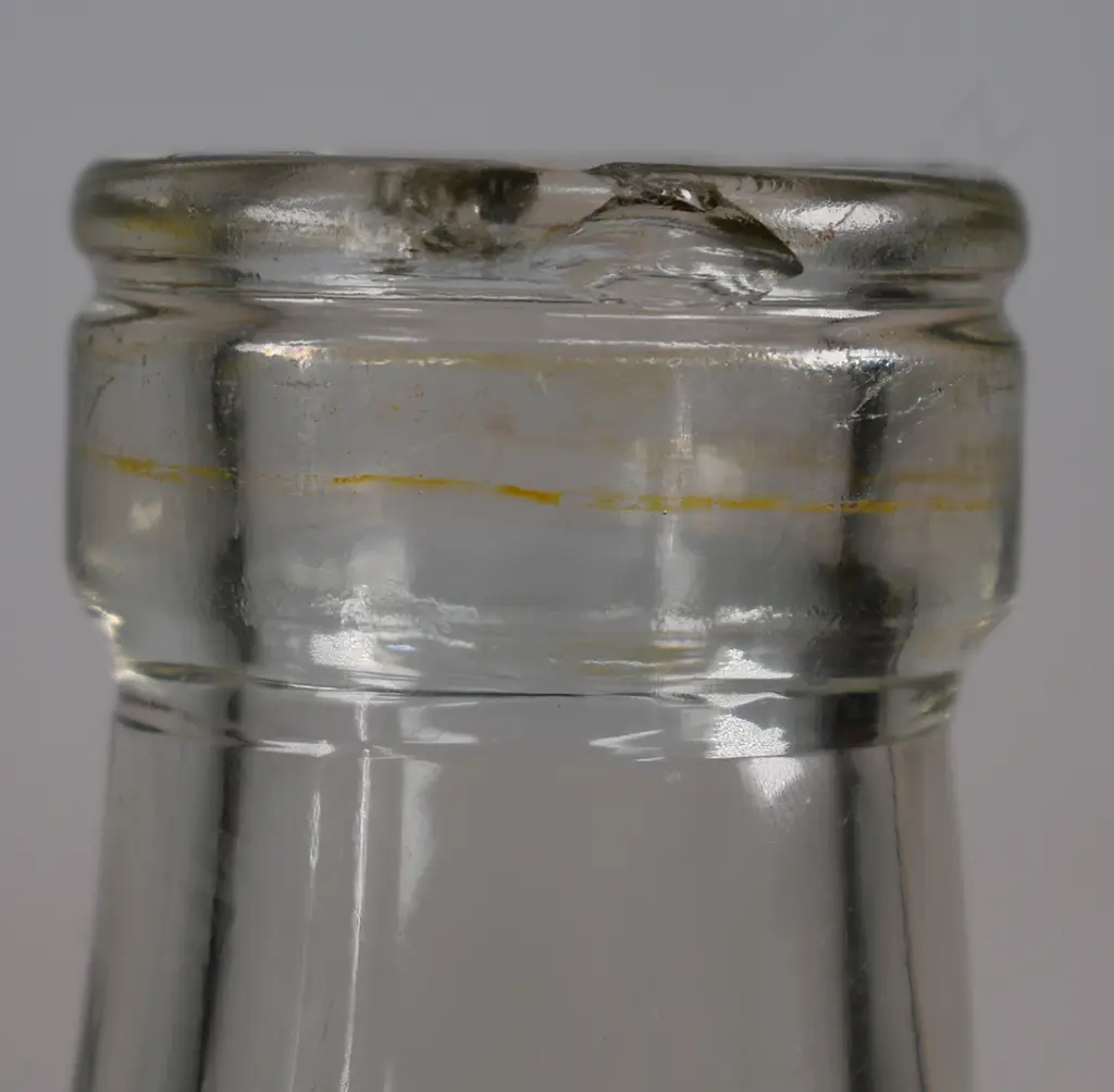 MOBIL QUART AND PINT OIL BOTTLES Image 1++