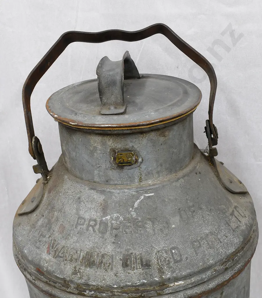 VACUUM OIL CO.PTY OIL CAN Image 1++