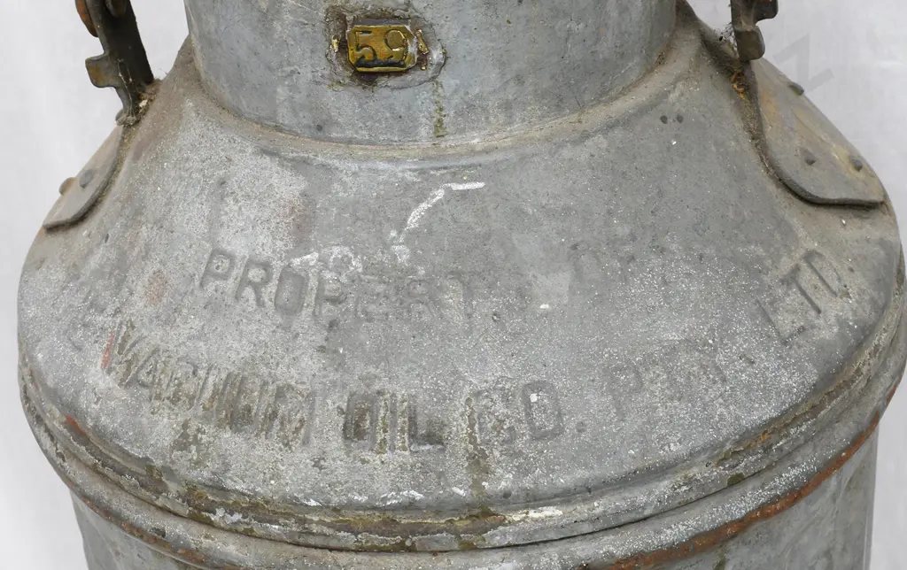 VACUUM OIL CO.PTY OIL CAN Image 1++