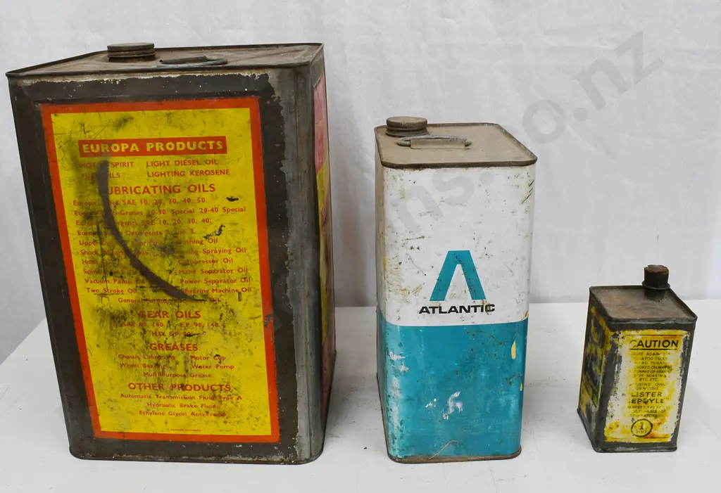 ASSORTED AUTOMOTIVE CONTAINERS Image 1++