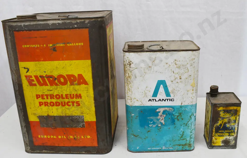 ASSORTED AUTOMOTIVE CONTAINERS Image 1++