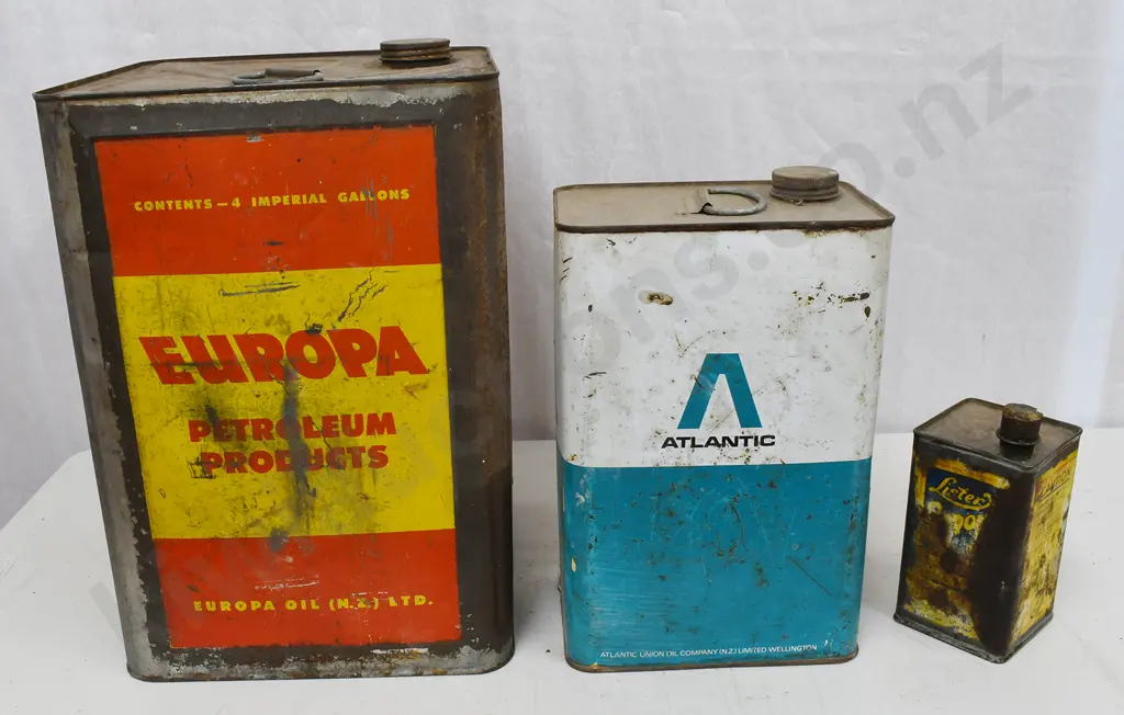 ASSORTED AUTOMOTIVE CONTAINERS Image 1++