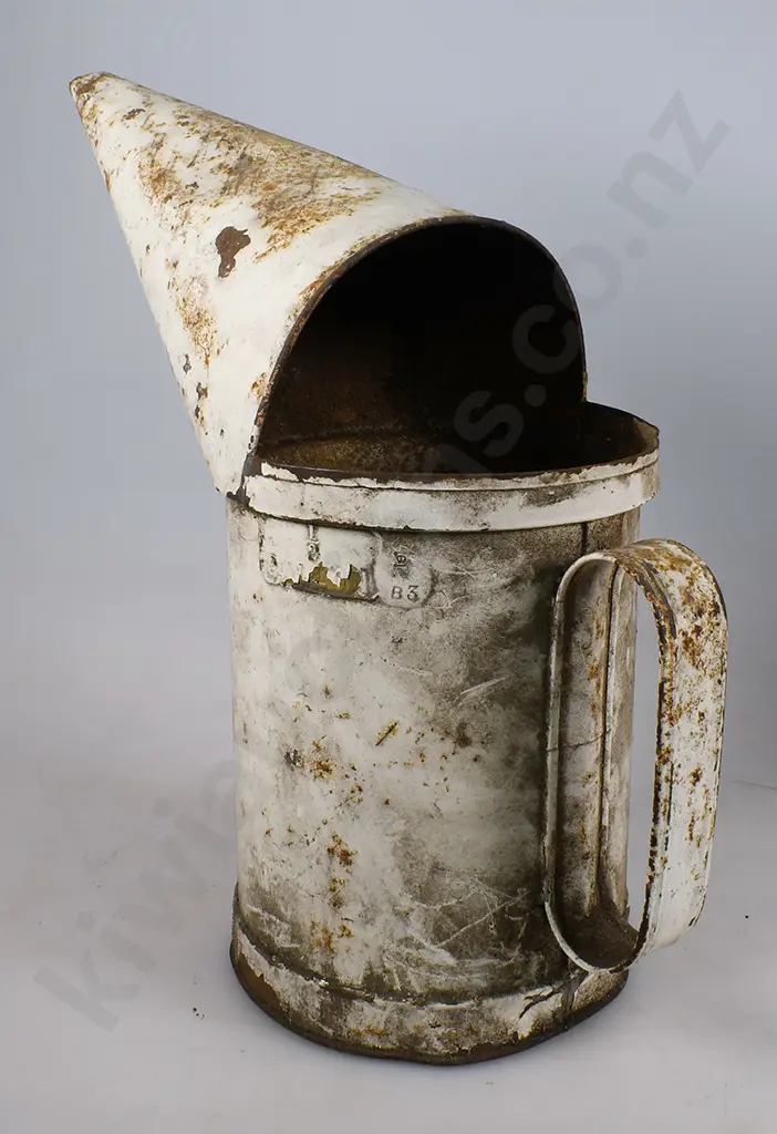 SHELL, CASTROL OIL POURERS Image 1++