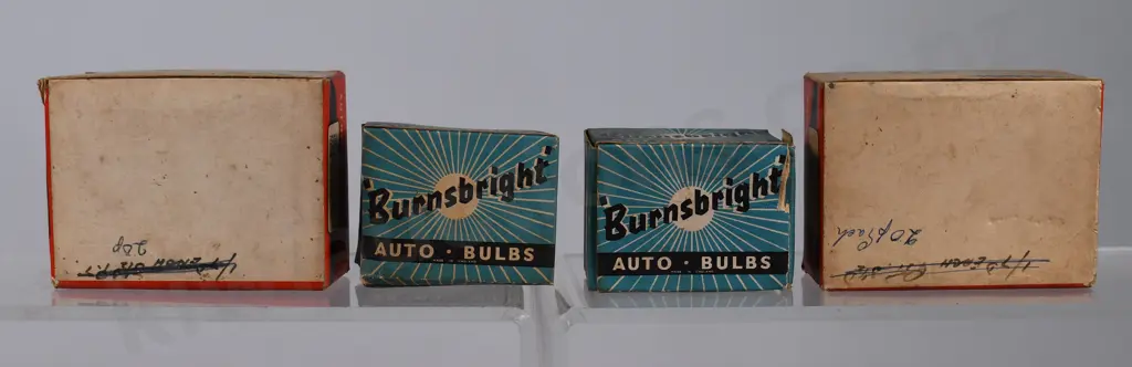 GROUP OF MOTORING LIGHT BULBS Image 1++