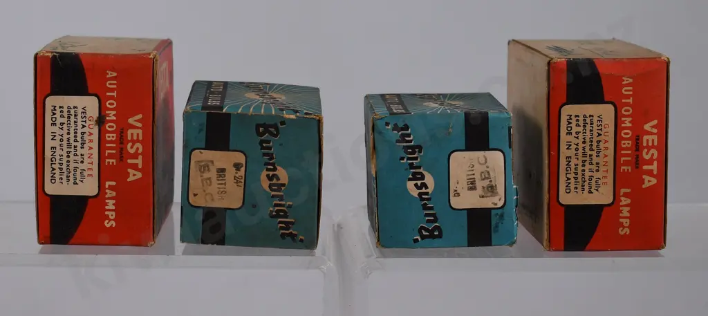 GROUP OF MOTORING LIGHT BULBS Image 1++