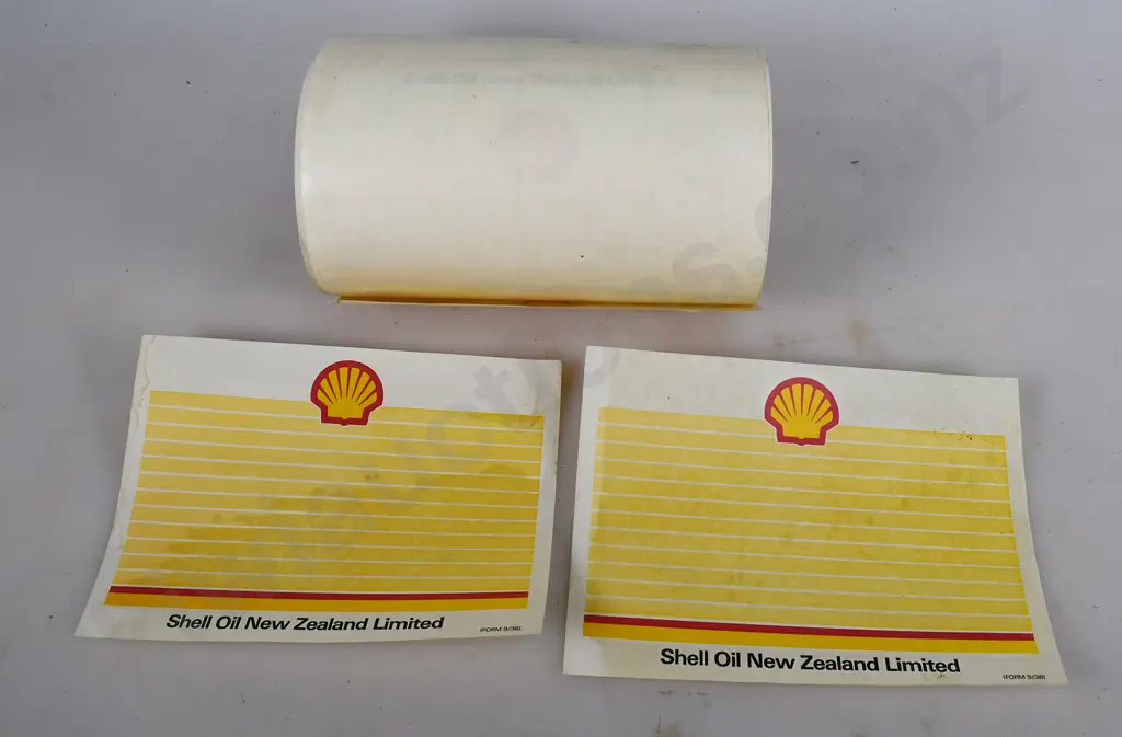 ASSORTED AUTOMOTIVE CONTAINERS Image 1++