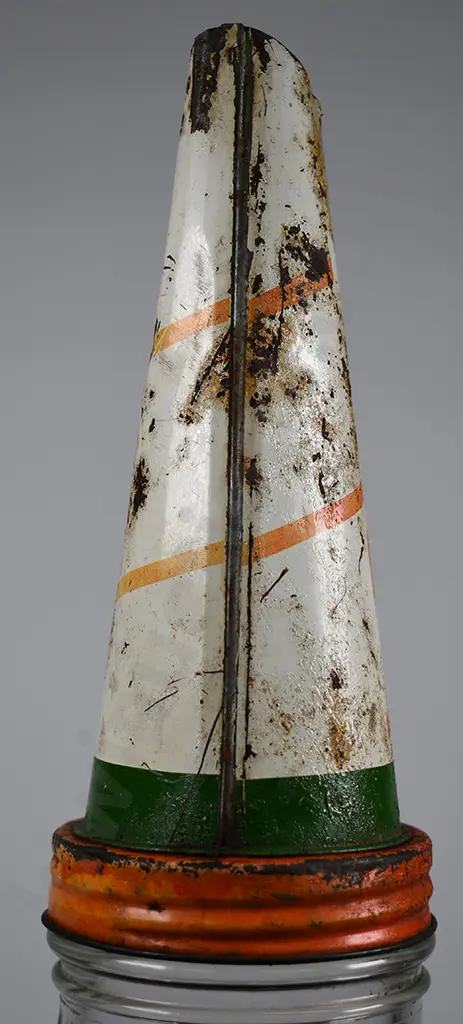 CASTROL OIL QUART BOTTLE WITH POURER Image 1++