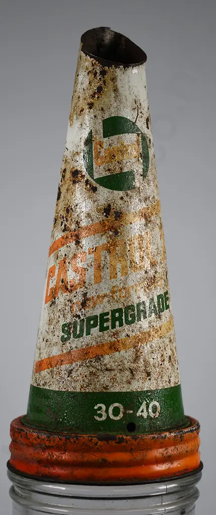 CASTROL OIL QUART BOTTLE WITH POURER Image 1++