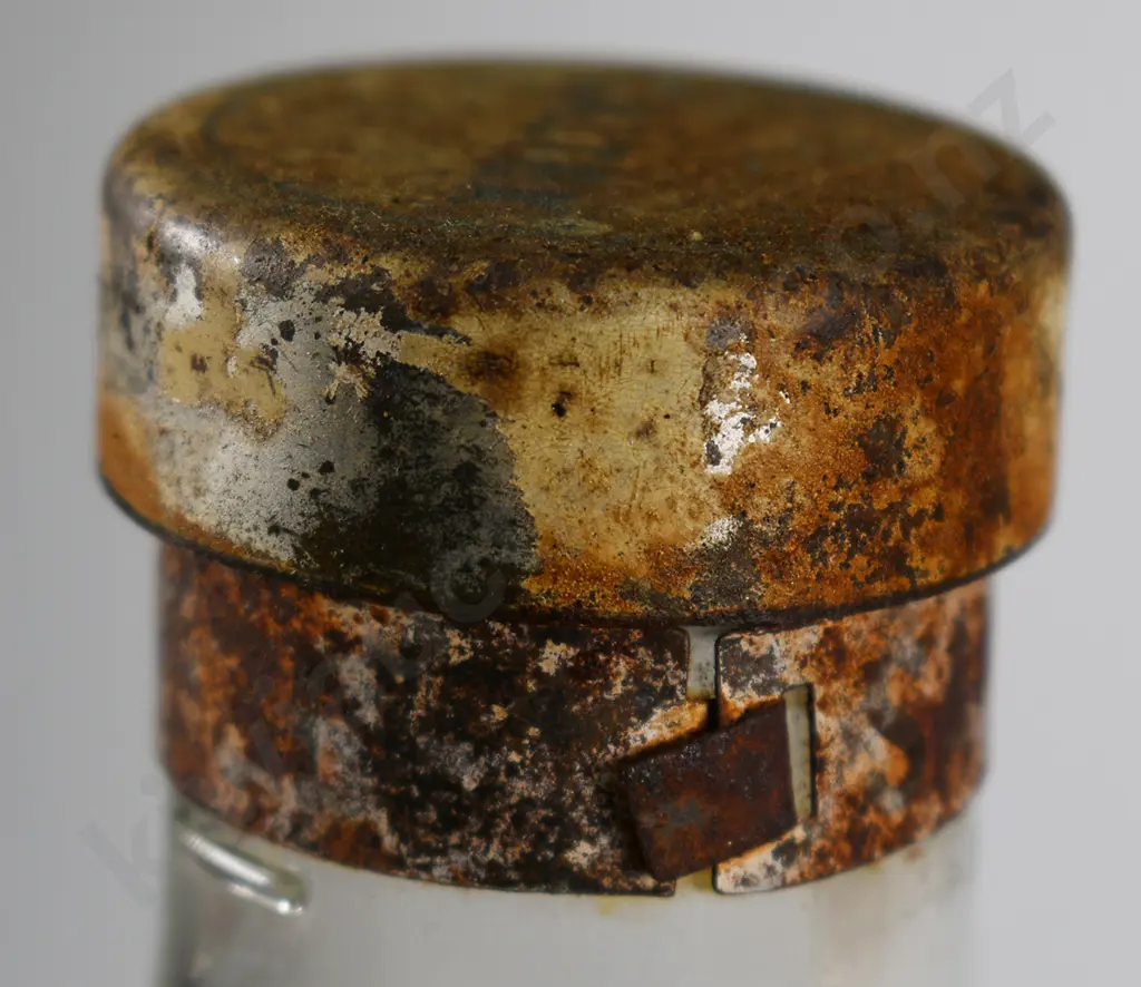CALTEX QUART OIL BOTTLE, METAL CAP Image 1++