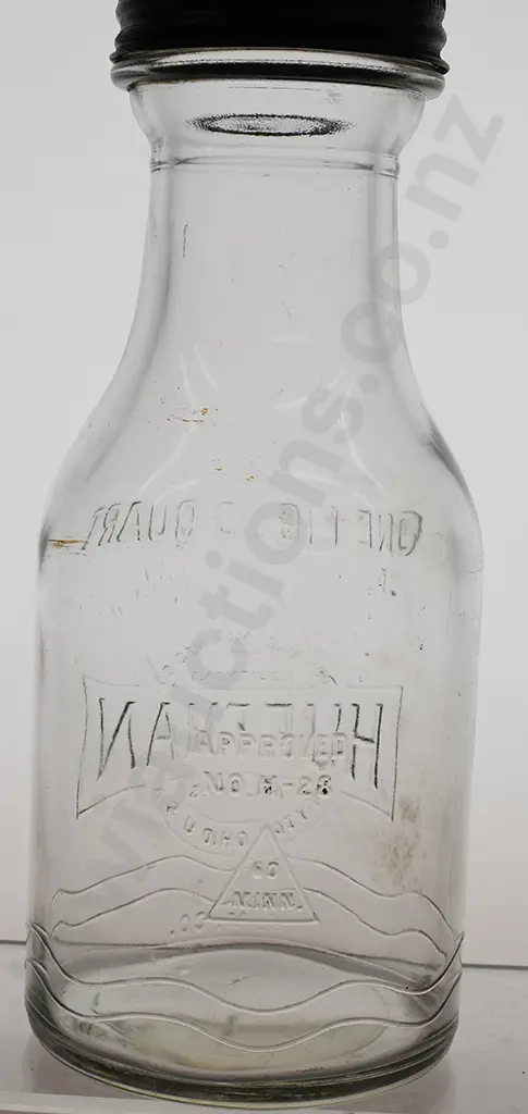 HUFFMAN QUART OIL BOTTLE & POURER Image 1++