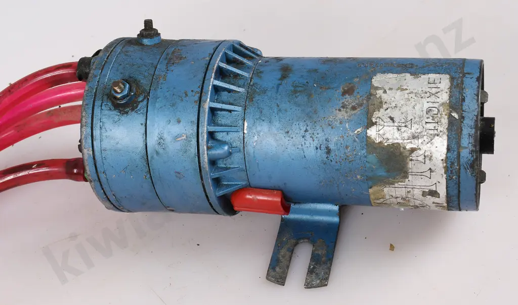 SET OF 5 AIR HORNS & COMPRESSOR Image 1++