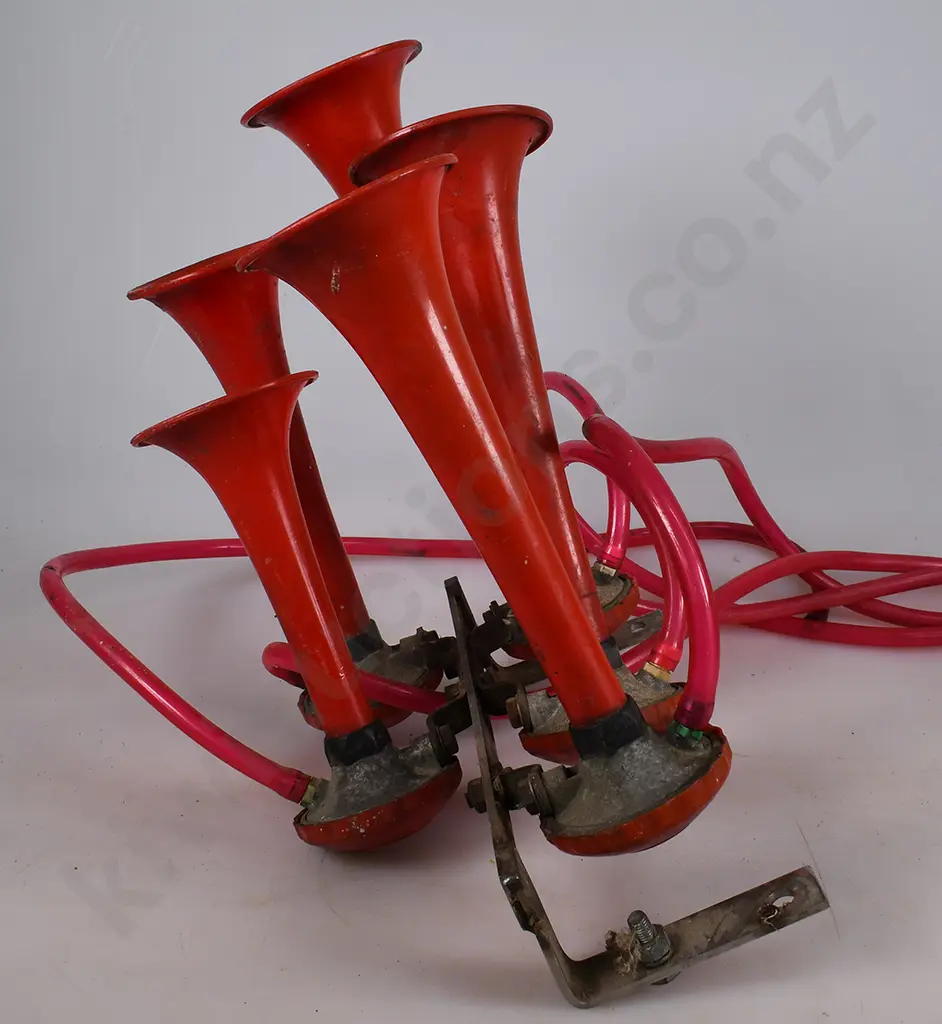 SET OF 5 AIR HORNS & COMPRESSOR Image 1++