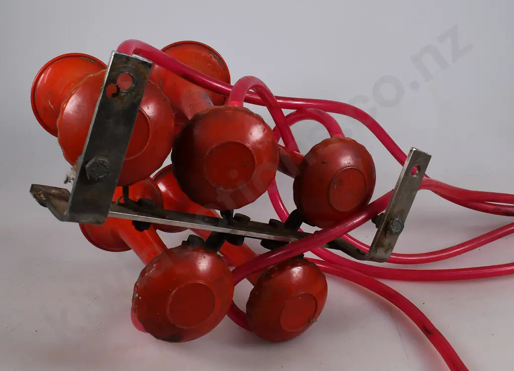 SET OF 5 AIR HORNS & COMPRESSOR Image 1++