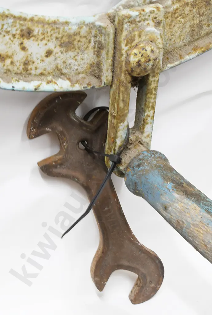 HEYBRIDGE BONE CRUSHER Image 1++